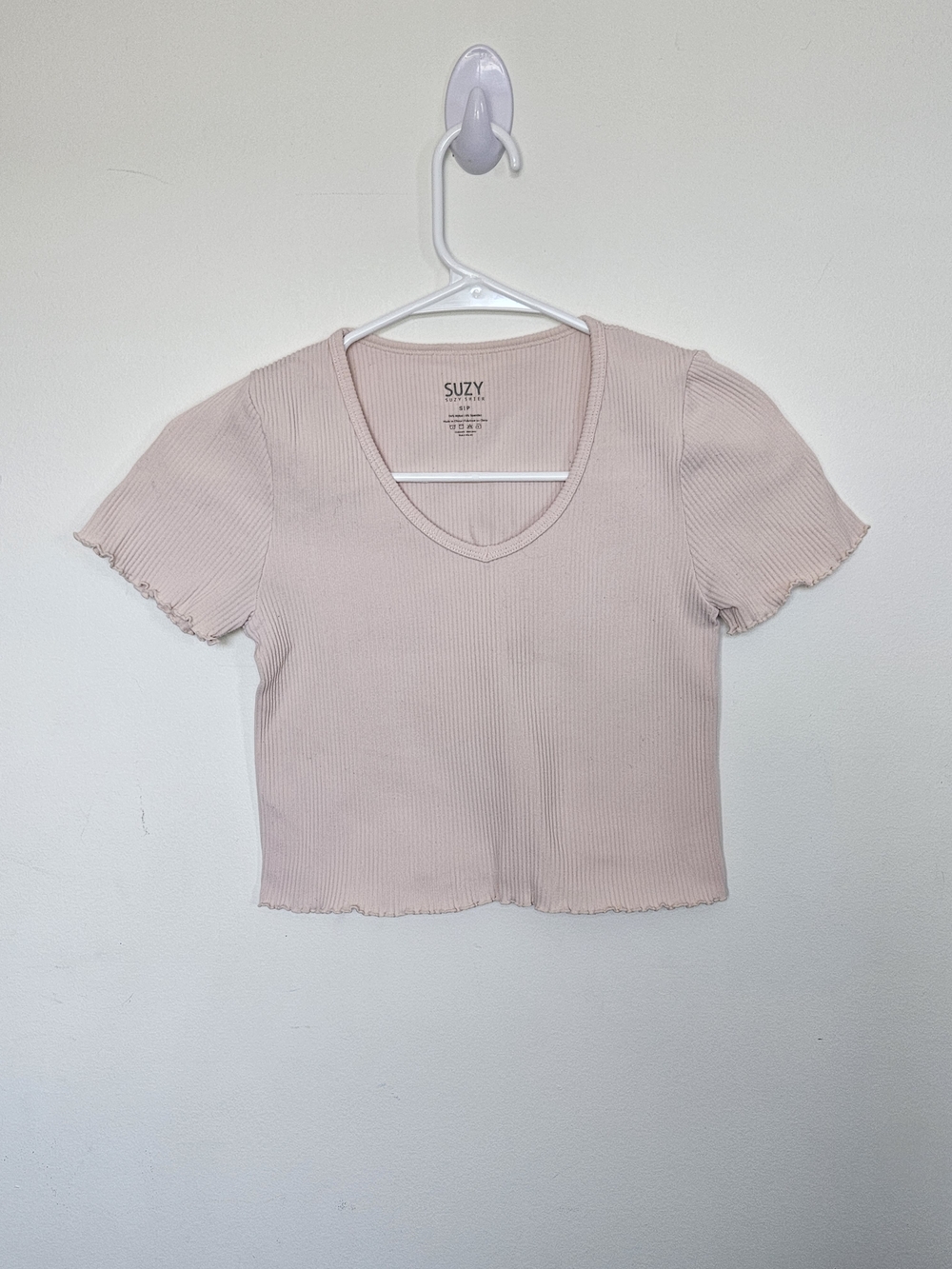 5/35🔥Suzy Shier Pink Ribbed V-Neck Crop Top Lettuce Hem Short Sleeve Small 🔥